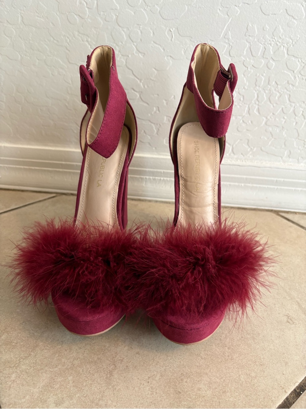 Shoe Republic LA Women’s Sz 8 Burgundy Marabou Feather Platform Heel Sandals